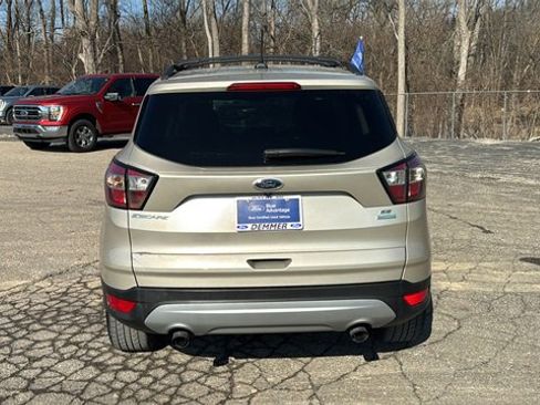 Certified 2018 Ford Escape SE w/ SE Sync 3 Package image 27