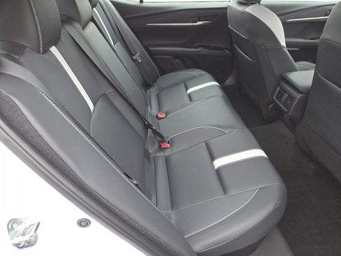 Used 2025 Toyota Camry SE w/ Convenience Package image 18