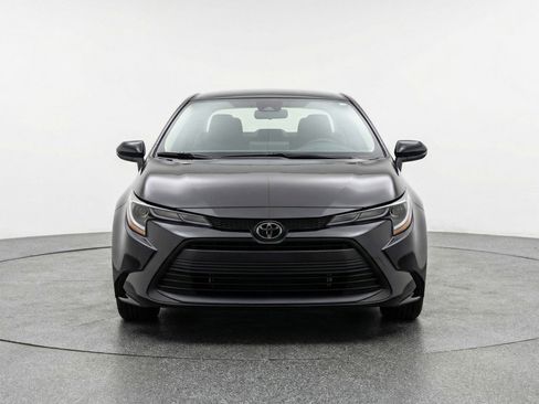 Used 2025 Toyota Corolla LE FWD image 2
