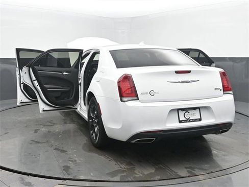 Used 2019 Chrysler 300 S image 56