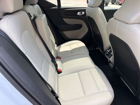 Used 2026 Volvo XC40 B5 Plus w/ Protection Package Premier AWD/4WD image 30