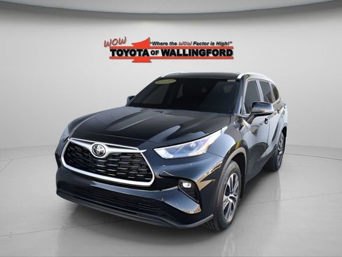 Used 2023 Toyota Highlander XLE AWD/4WD image 1