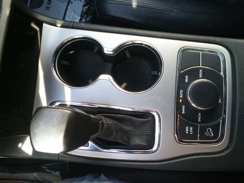 Used 2019 Jeep Grand Cherokee Altitude image 20