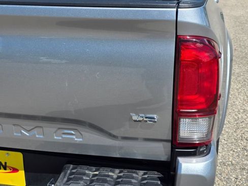 Used 2023 Toyota Tacoma SR5 w/ Technology Package AWD/4WD image 10