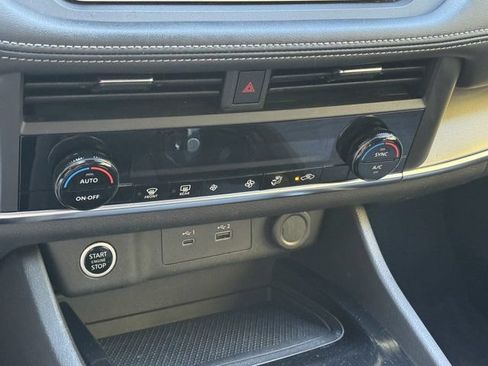 Used 2023 Nissan Rogue SV AWD/4WD image 12
