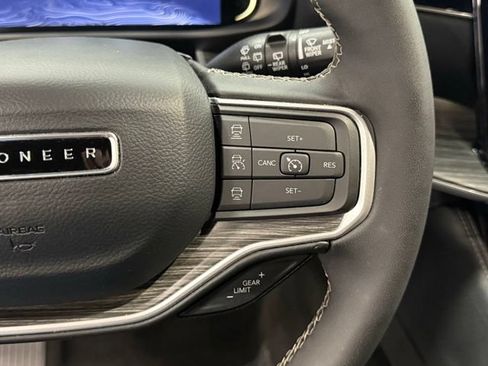Used 2024 Jeep Wagoneer L Series II w/ Flexible Seating Group AWD/4WD image 16