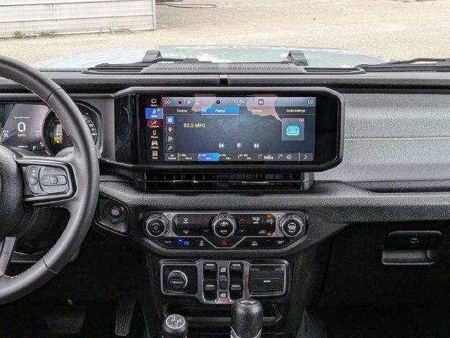 Used 2024 Jeep Wrangler Unlimited AWD/4WD image 16
