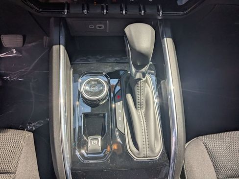 New 2026 GMC Canyon Elevation w/ Convenience Package image 13