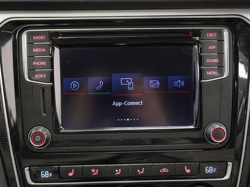 Used 2018 Volkswagen Passat 3.6 image 27