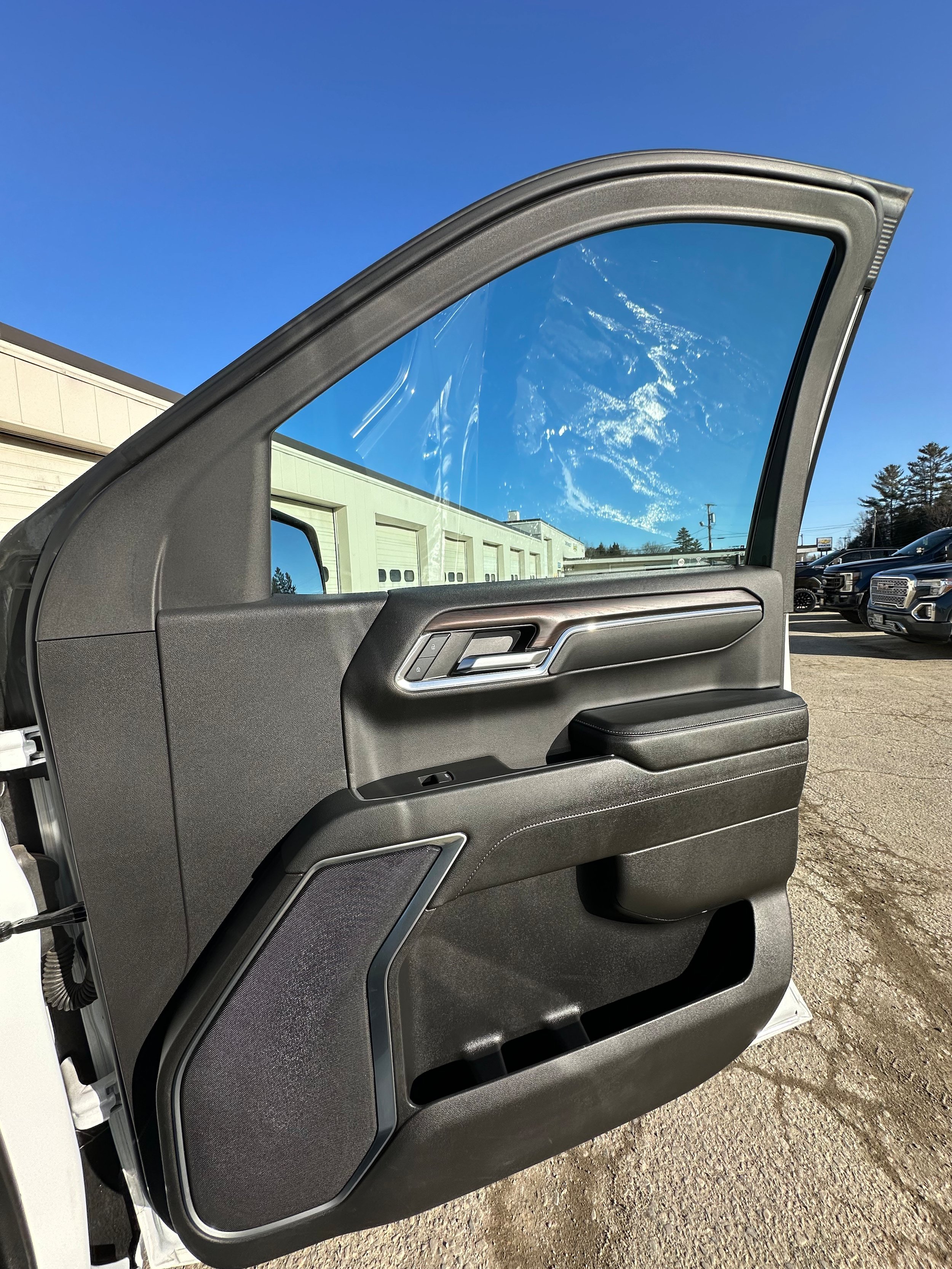Used 2024 GMC Sierra 1500 SLT AWD/4WD image 23