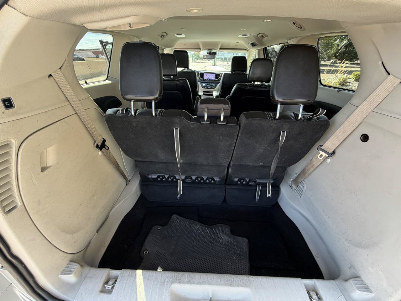 Used 2023 Chrysler Pacifica Touring-L FWD image 14