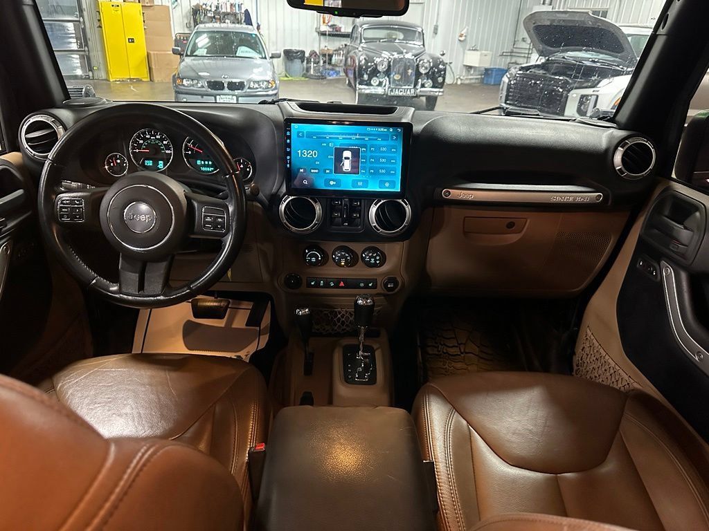 Used 2015 Jeep Wrangler Unlimited Sahara w/ Connectivity Group AWD/4WD image 24