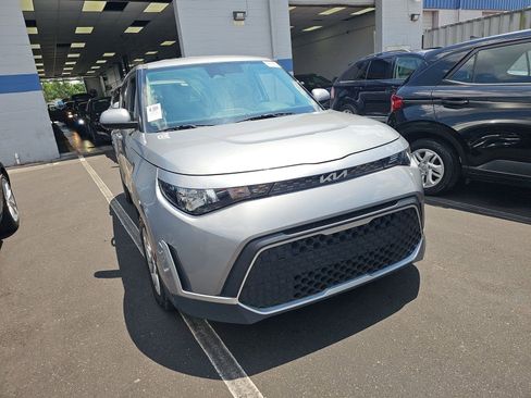 Used 2024 Kia Soul LX w/ Option Group 015 FWD image 4