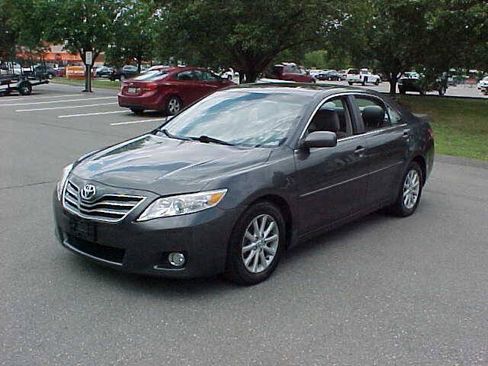 Used 2011 Toyota Camry XLE w/ SE/XLE Extra-Value Pkg FWD image 30