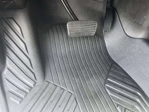 Used 2022 Chevrolet Silverado 1500 LT AWD/4WD image 16