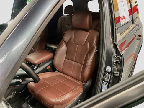 Used 2023 Kia Telluride EX w/ EX Captain's Chair Package AWD/4WD image 19