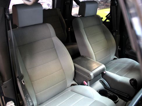 Used 2007 Jeep Wrangler Sahara w/ PWR Convenience Group image 40