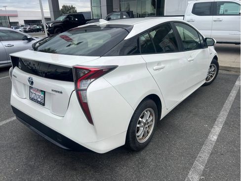 Used 2016 Toyota Prius Two FWD image 4