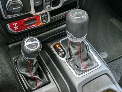 Used 2023 Jeep Wrangler Rubicon w/ LED Lighting Group image 23