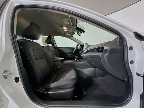 Used 2025 Nissan Altima 2.5 SV FWD image 30
