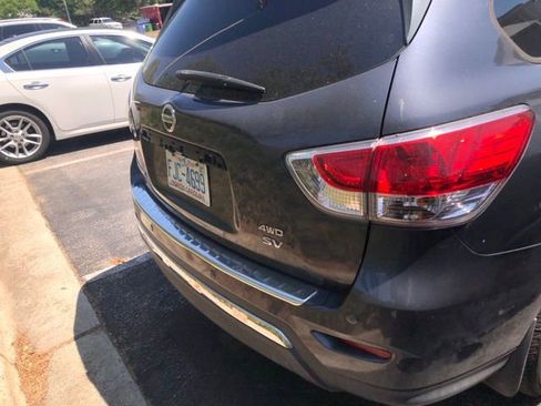 Used 2014 Nissan Pathfinder SV AWD/4WD image 4