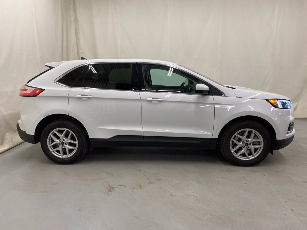 Used 2024 Ford Edge SEL AWD/4WD image 9