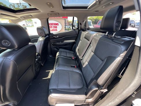Used 2017 GMC Acadia SLT FWD image 29