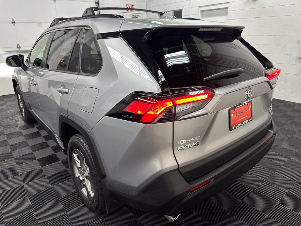 Used 2025 Toyota RAV4 XLE AWD/4WD image 7