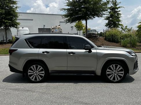 Used 2024 Lexus LX 600 4WD w/ Appearance Package image 9