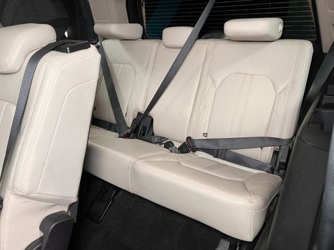 Used 2019 Ford Expedition Platinum image 16