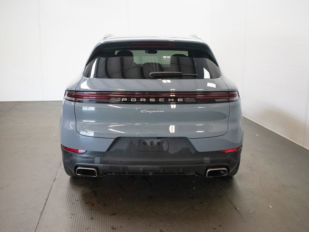 Certified 2024 Porsche Cayenne AWD/4WD image 6