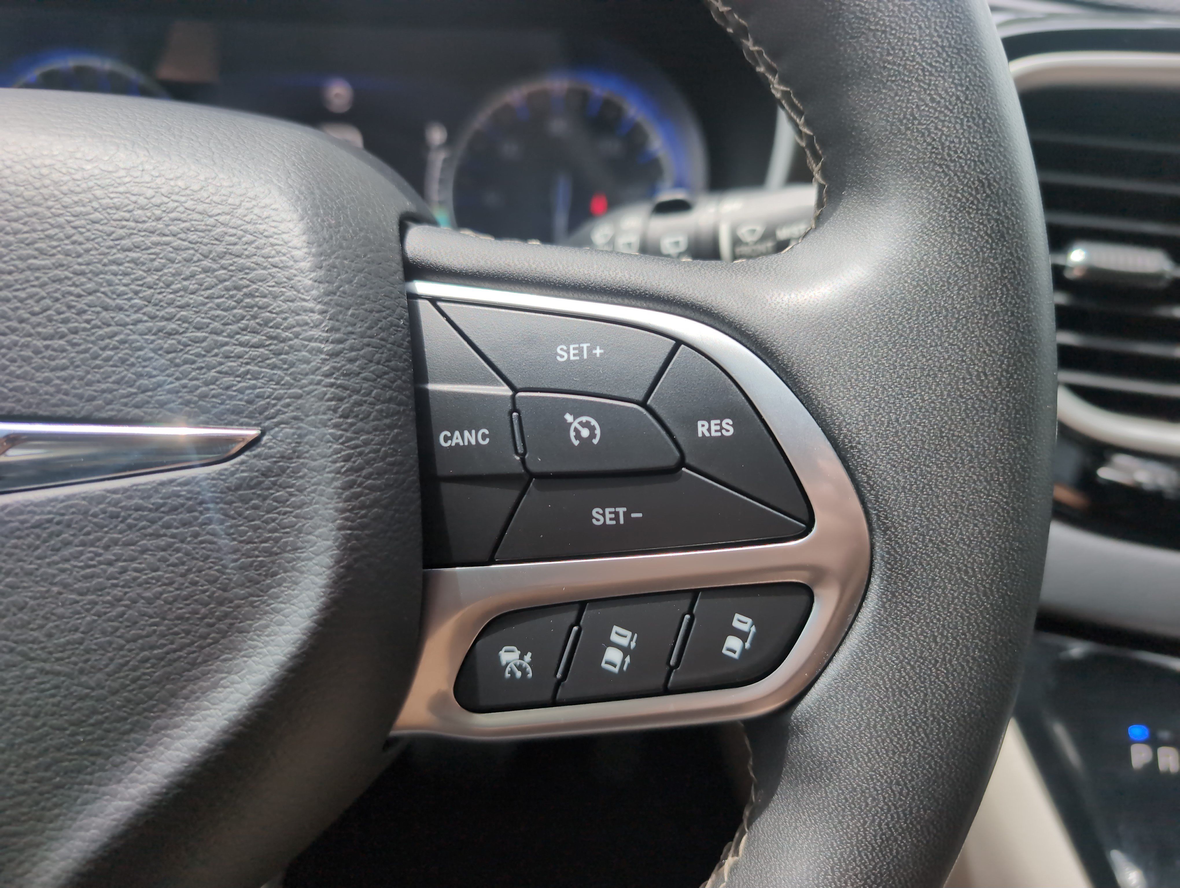 Used 2024 Chrysler Pacifica Touring-L FWD image 20