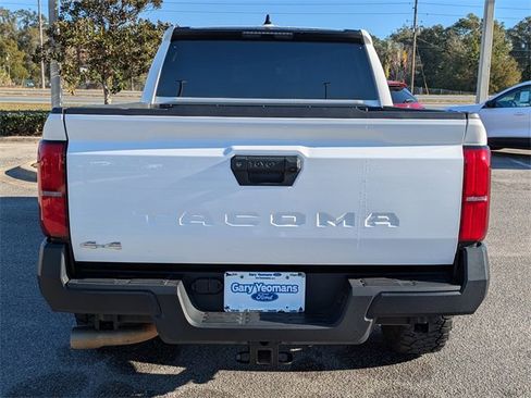 Used 2024 Toyota Tacoma SR image 5