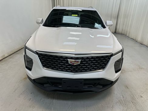 Used 2024 Cadillac XT4 Premium Luxury image 7
