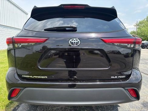 Used 2020 Toyota Highlander XLE AWD/4WD image 16
