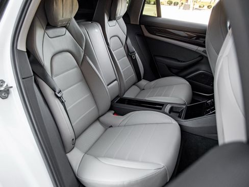 Certified 2025 Porsche Panamera 4 image 40