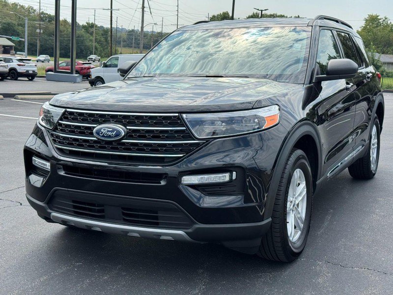 Used 2024 Ford Explorer XLT AWD/4WD image 8
