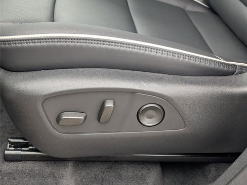 New 2026 GMC Acadia Denali w/ Super Cruise Package FWD image 33