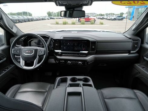 Used 2025 GMC Sierra 1500 SLT AWD/4WD image 29