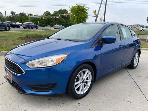 Used 2018 Ford Focus SE FWD image 2