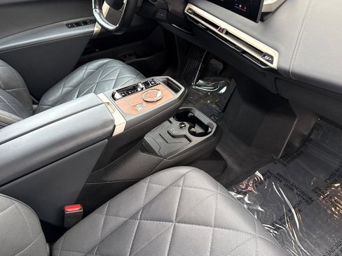 Used 2022 BMW iX xDrive50 w/ Premium Package image 33