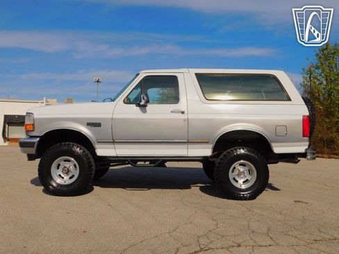 Used 1995 Ford Bronco XLT AWD/4WD image 32