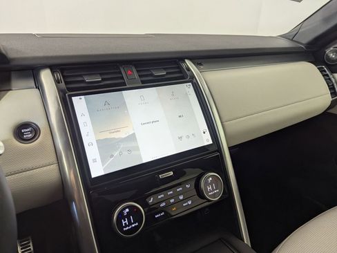 Used 2024 Land Rover Discovery Dynamic SE image 8