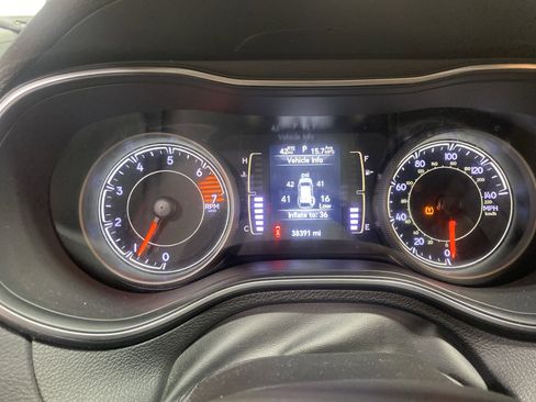 Used 2021 Jeep Cherokee Latitude Plus w/ Security Package image 13