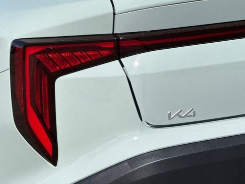 New 2026 Kia K4 LXS image 25