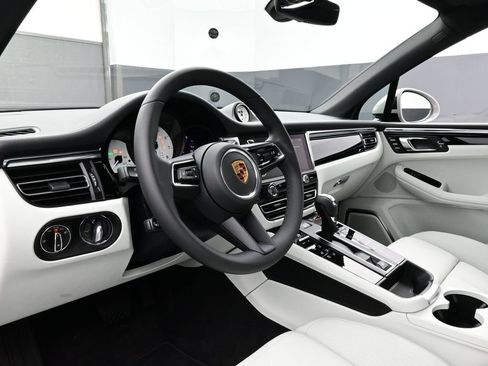 Certified 2026 Porsche Macan GTS AWD/4WD image 4