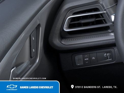 New 2025 Chevrolet Traverse LT w/ Driver Confidence Package FWD image 22