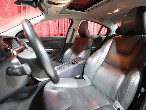 Used 2018 Volvo S60 T5 Inscription image 13