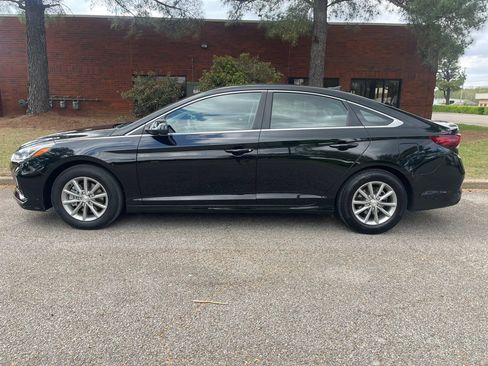 Used 2019 Hyundai Sonata SE FWD image 2