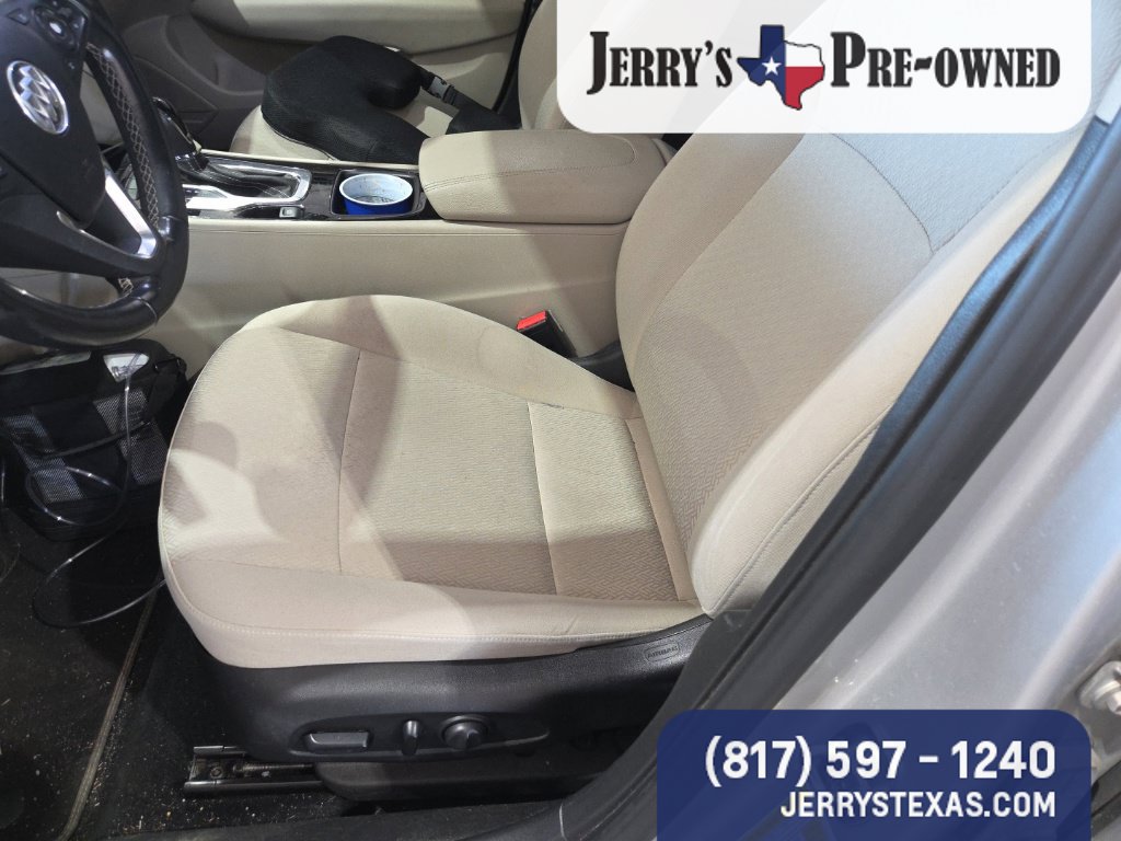 Used 2019 Buick Regal Preferred w/ Driver Confidence Package I FWD image 6
